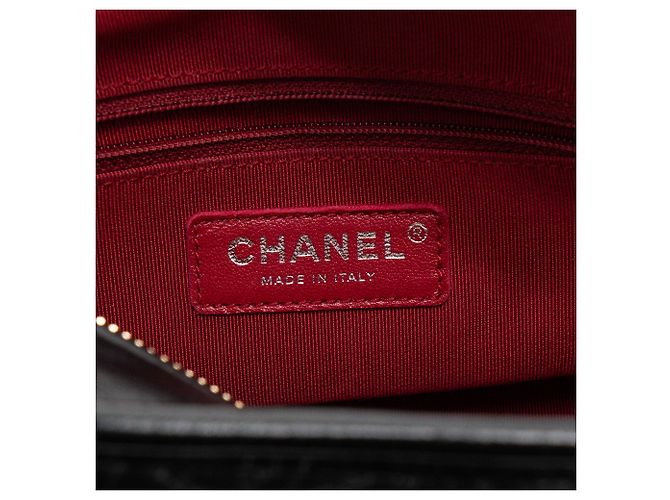 CHANEL - Borsa a tracolla Gabrielle mini chevron in pelle stropicciata nera Nero - vista 6