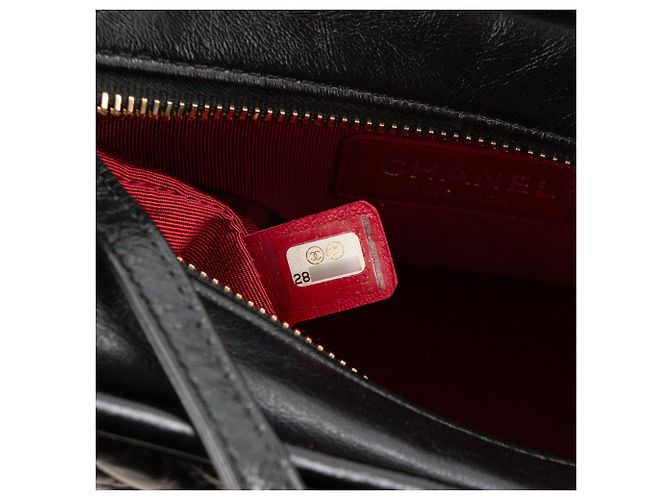 CHANEL - Borsa a tracolla Gabrielle mini chevron in pelle stropicciata nera Nero - vista 8