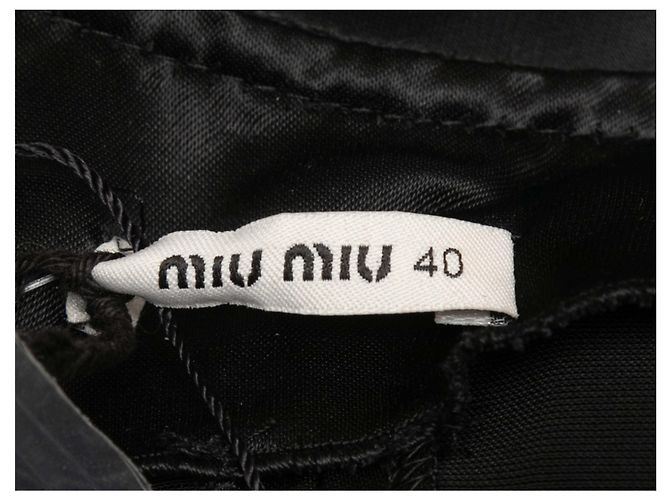 Schwarzes Miu Miu Satinkleid mit Perlenquasten Größe IT 40 - Ansicht 4