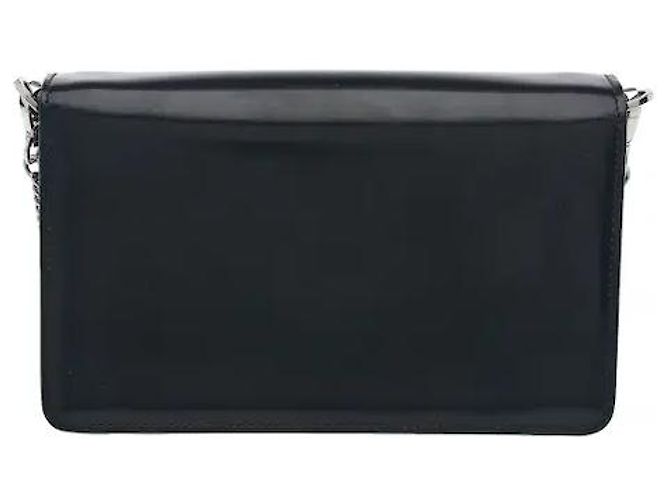 Prada O material de couro escovado com um brilho subtil e textura suave harmoniza-se com uma alça de corrente sofisticada para um ambiente moderno e elegante. A sua silhueta sofisticada de mala de ombro completa perfeitamente Preto - vista 2