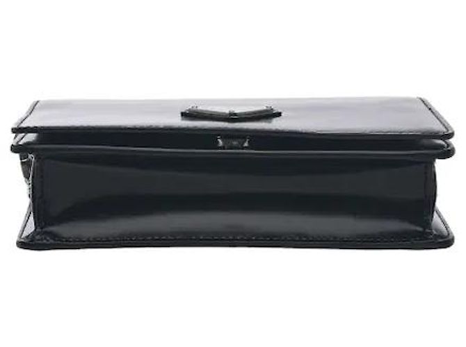 Prada O material de couro escovado com um brilho subtil e textura suave harmoniza-se com uma alça de corrente sofisticada para um ambiente moderno e elegante. A sua silhueta sofisticada de mala de ombro completa perfeitamente Preto - vista 3