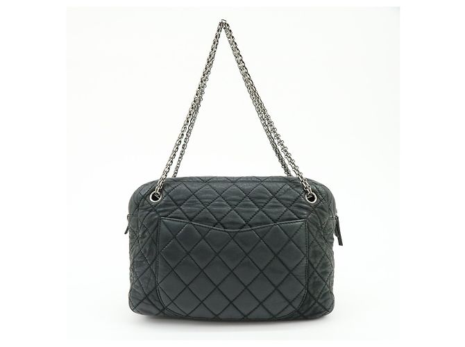 Chanel Bolsa de ombro em couro matelassê Preto - vista 2