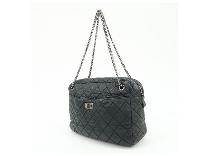 Chanel Bolsa de ombro em couro matelassê Preto - vista 3