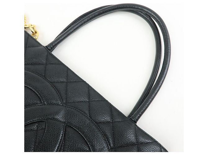 Chanel Medallion Quilted Caviar Preto - vista 6