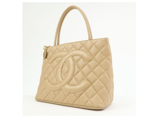 Chanel Medallion Quilted Lambskin Bege - vista 3