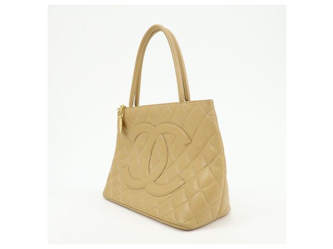Chanel Medallion Quilted Lambskin Bege - vista 3