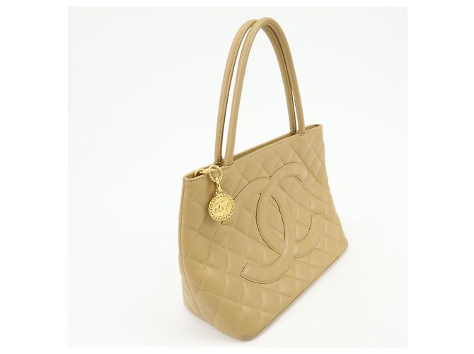 Chanel Medallion Quilted Lambskin Bege - vista 4