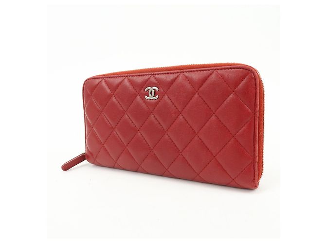 Chanel Zip Around Quilted Lambskin Small Roja - vista 3