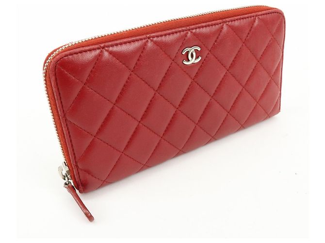 Chanel Zip Around Quilted Lambskin Small Roja - vista 4
