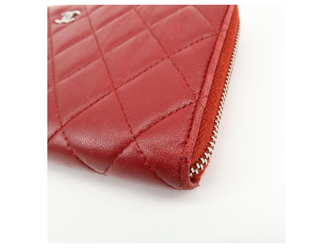 Chanel Zip Around Quilted Lambskin Small Roja - vista 6
