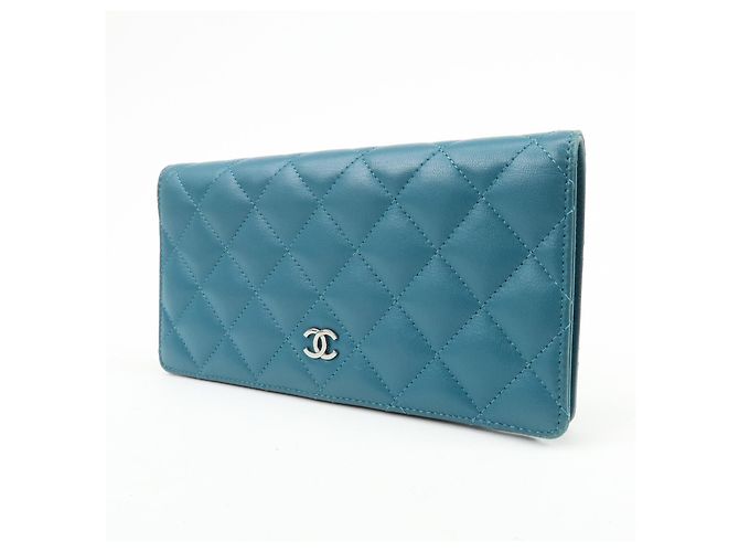 Chanel Bi-Fold Quilted Patent Blau - Ansicht 3