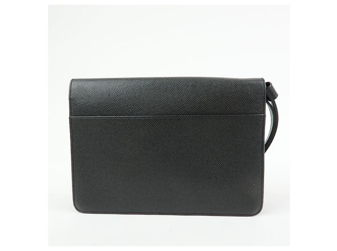 Louis Vuitton Selenga Pochette Cuir Taiga Noir - vue 2