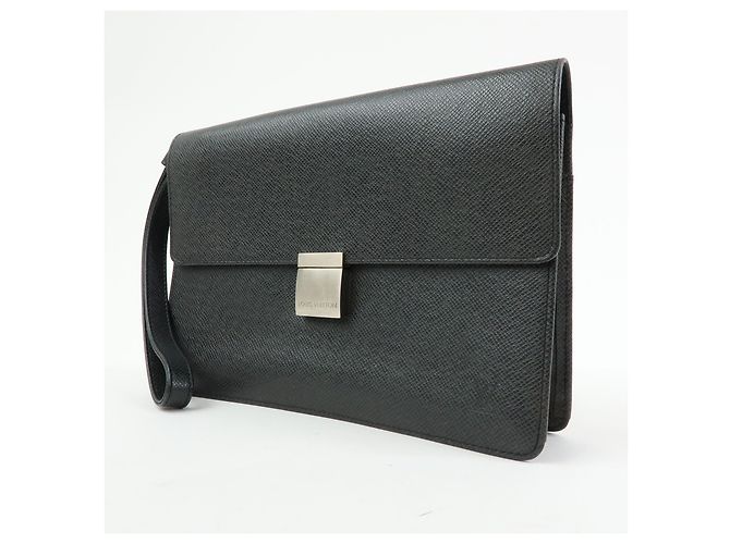 Louis Vuitton Selenga Pochette Cuir Taiga Noir - vue 3