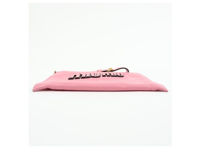 Miu Miu Logo Chain Clutch aus Shearling Pink - Ansicht 5