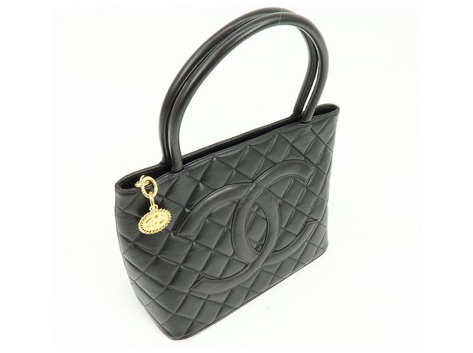 Chanel Medallion Quilted Caviar Negro - vista 4