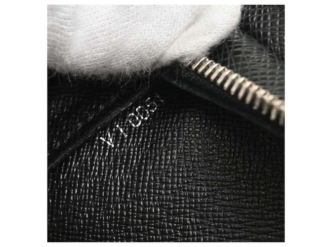 Louis Vuitton Pochette Baikal Clutch Taiga Leather Noir - vue 5