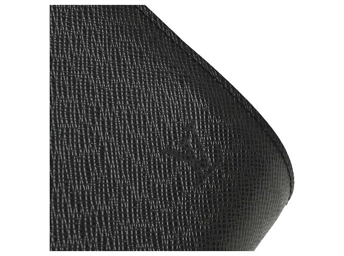 Louis Vuitton Pochette Baikal Clutch Taiga Leather Noir - vue 7