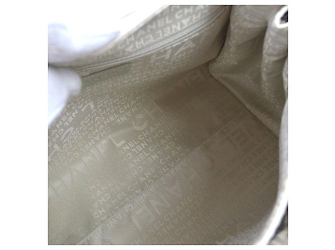 Chanel Pocket Accordion Flap Quilted Lambskin Medium Bianco - vista 3