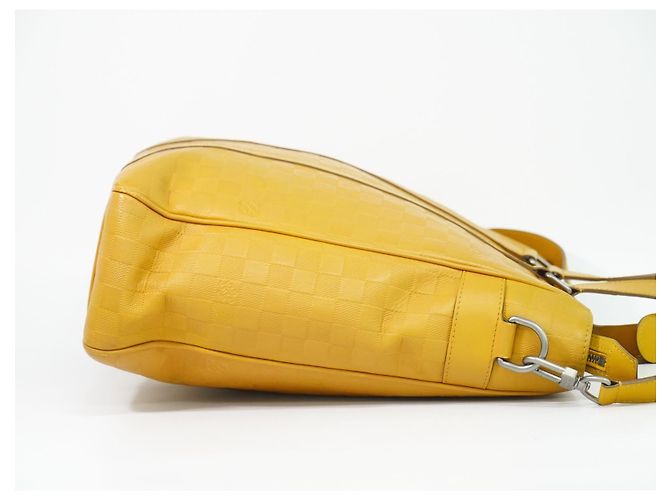Louis Vuitton Tadao Damier Infini Leather MM Amarelo - vista 3