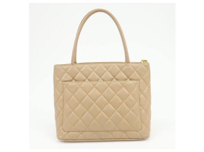 Chanel Medallion Quilted Lambskin Bege - vista 2
