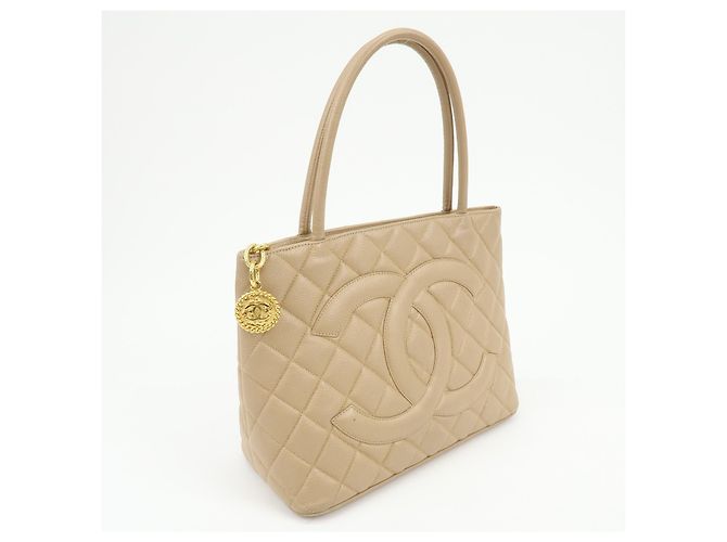 Chanel Medallion Quilted Lambskin Bege - vista 4
