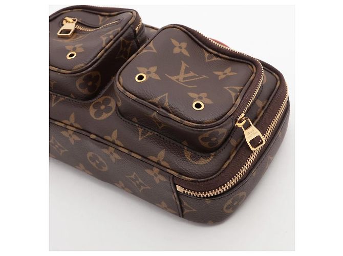 Louis Vuitton Utility Monogram Canvas medium Marrom - vista 3