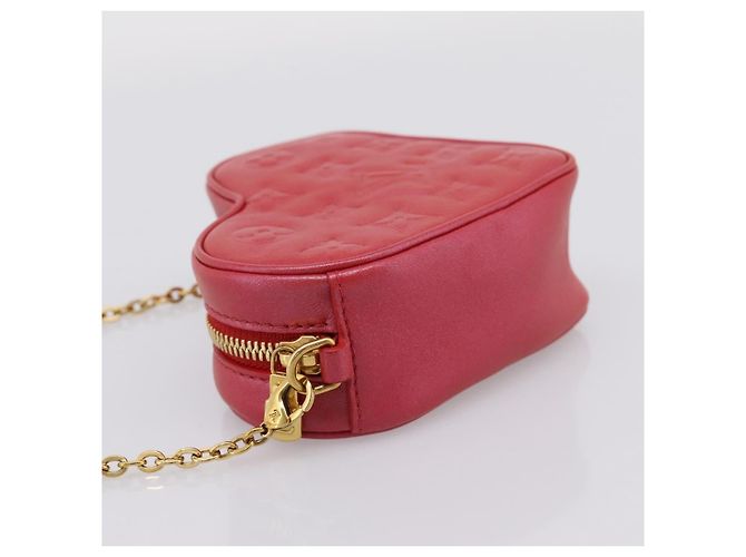 Louis Vuitton Coeur Heart on Chain Monogram Embossed Lambskin Rosso - vista 3