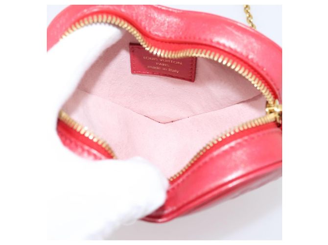 Louis Vuitton Coeur Heart on Chain Monogram Embossed Lambskin Rosso - vista 5