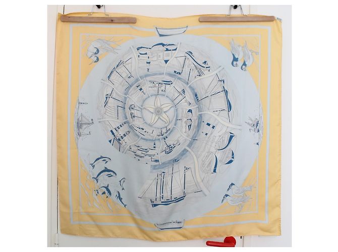 Hermès Seidentuch "Compagnons de Mer" Gelb und Blau Weiß Beige - Ansicht 9