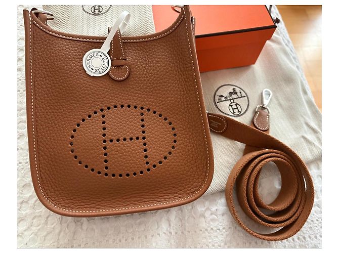 Hermès Mini Evelyne TPM Castaño - vista 3