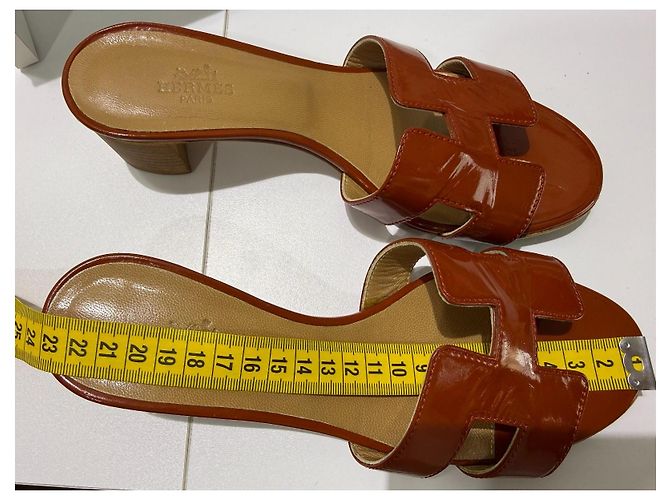 Mules Hermès Oasis in Pelle Verniciata Marrone, Taglia 36 - vista 12