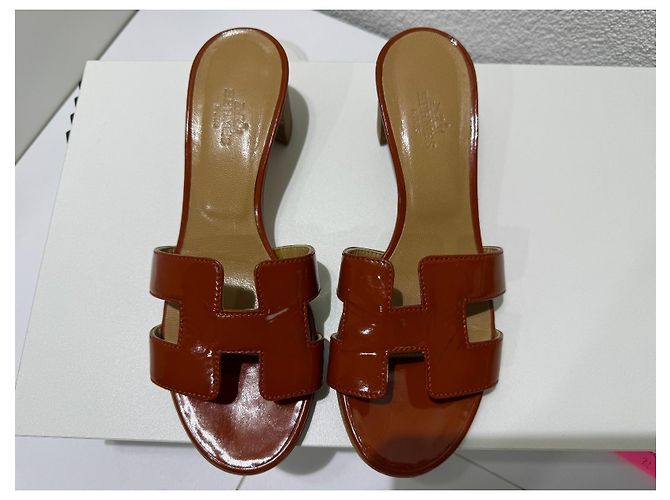 Mules Hermès Oasis in Pelle Verniciata Marrone, Taglia 36 - vista 4