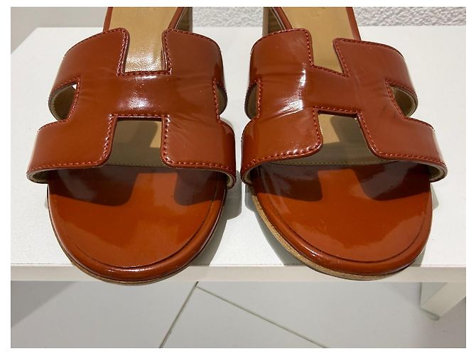 Mules Hermès Oasis in Pelle Verniciata Marrone, Taglia 36 - vista 6