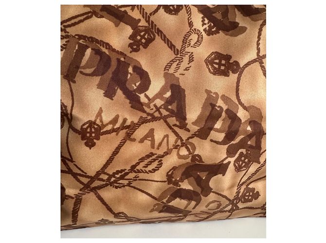 Prada Tasche aus bedrucktem Nylon Braun - Ansicht 10