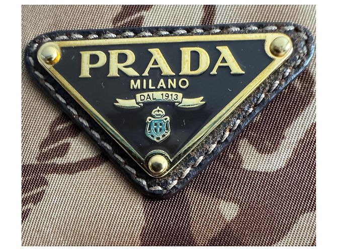 Prada Tasche aus bedrucktem Nylon Braun - Ansicht 2