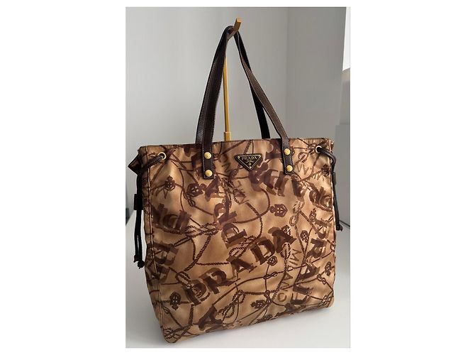 Prada Tasche aus bedrucktem Nylon Braun - Ansicht 3