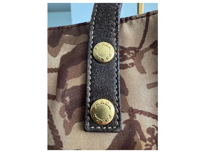 Prada Tasche aus bedrucktem Nylon Braun - Ansicht 4