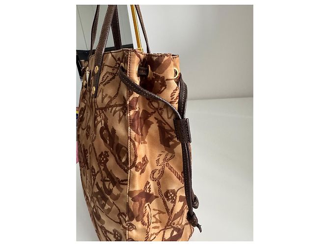 Prada Tasche aus bedrucktem Nylon Braun - Ansicht 5
