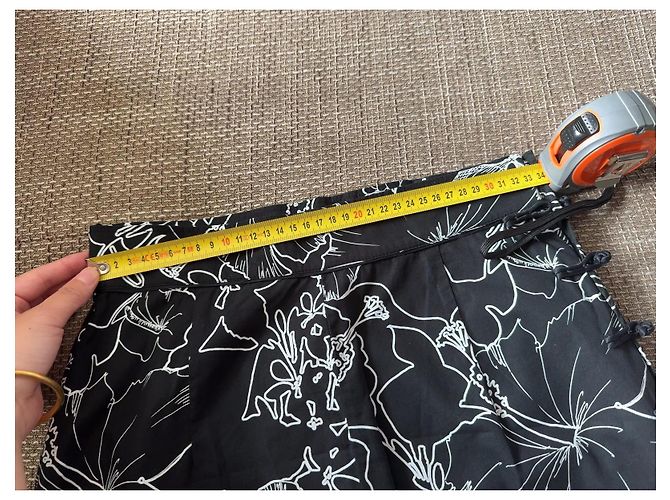 Miu Miu Midi-Rock mit schwarzem Blumenprint Weiß - Ansicht 11