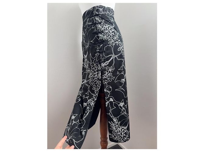 Miu Miu Midi-Rock mit schwarzem Blumenprint Weiß - Ansicht 4