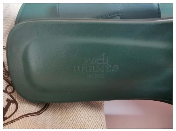 Hermès Oran flache Sandalen aus grünem Leder - Ansicht 2