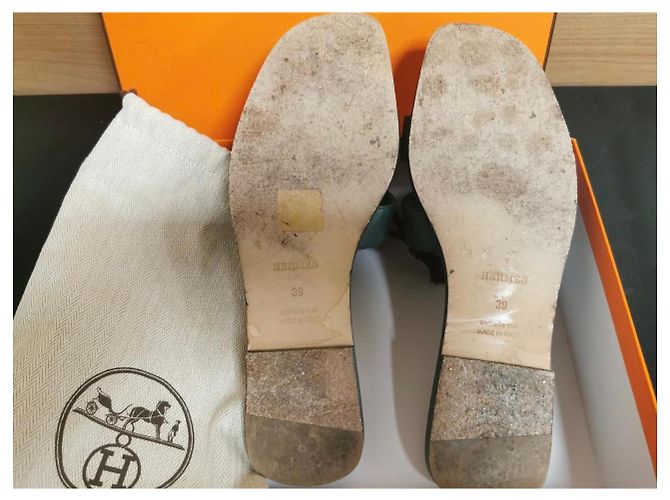 Hermès Oran flache Sandalen aus grünem Leder - Ansicht 3