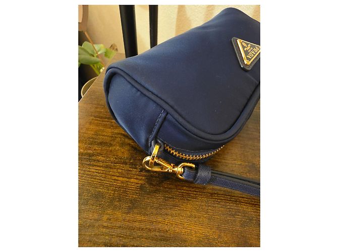 Bolsa de pulso Prada em nylon azul - vista 14
