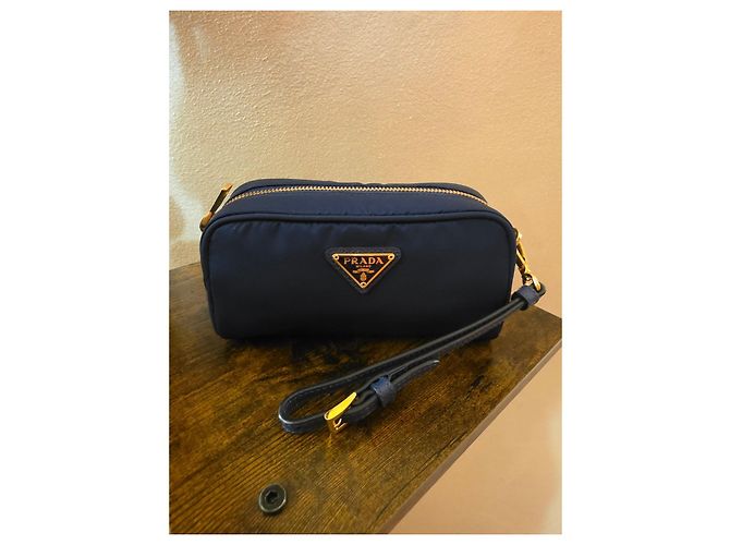 Bolsa de pulso Prada em nylon azul - vista 2
