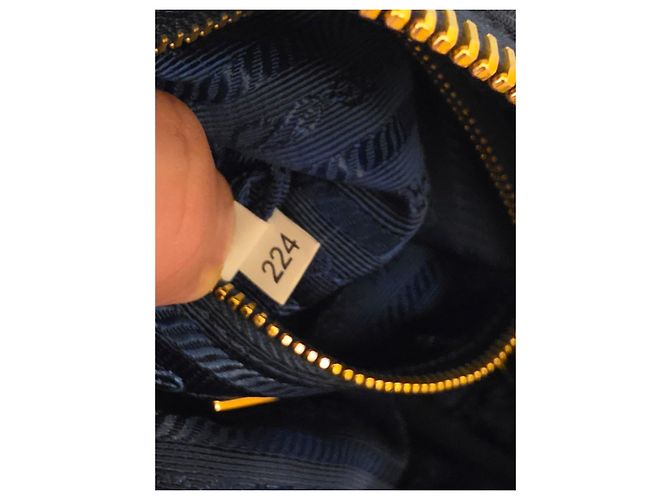 Bolsa de pulso Prada em nylon azul - vista 4