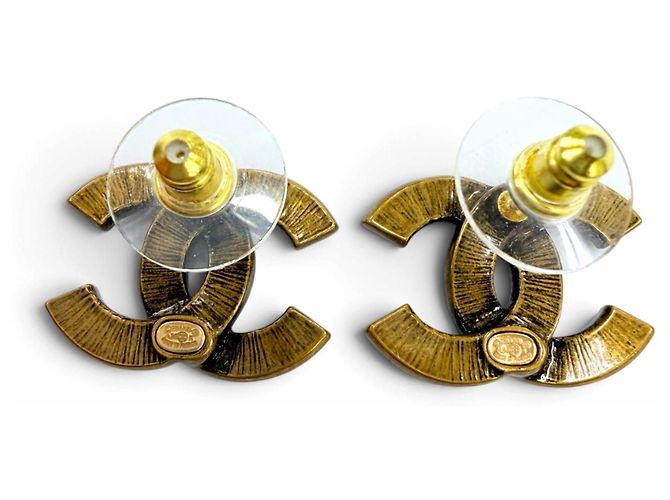 Boucles d'oreilles puces Chanel A24K Metal Coco Mark Doré - vue 5