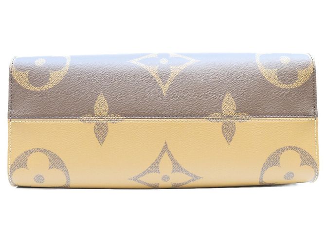 Bolso de hombro Louis Vuitton Giant Monogram Reverse OnTheGo MM Castaño - vista 5