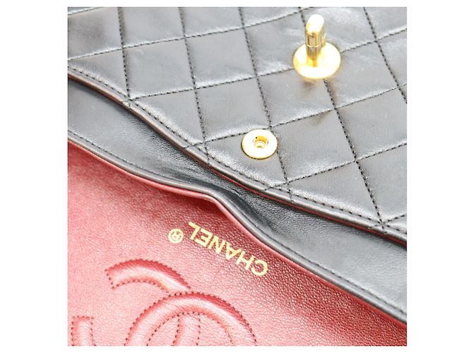 Borsa a tracolla Chanel in pelle d'agnello matelassé nera Nero - vista 10