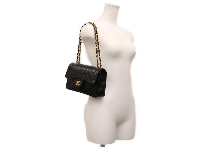 Borsa a tracolla Chanel in pelle d'agnello matelassé nera Nero - vista 13