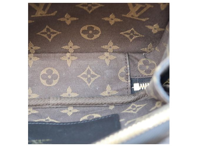 Louis Vuitton Utility Crossbody Schultertasche aus Kalbsleder Schwarz - Ansicht 12